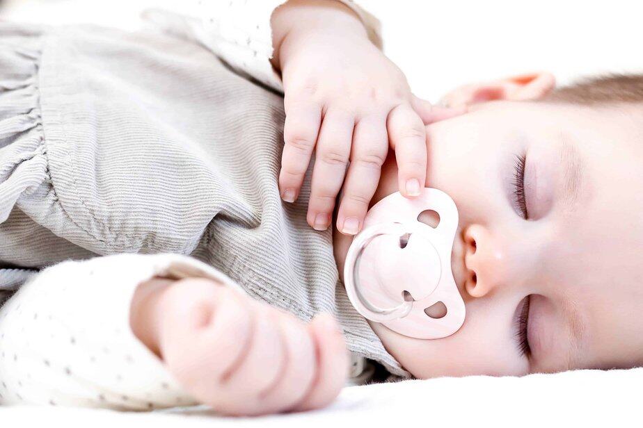 The Best Non-Toxic Pacifiers for Babies (2020 Reviews)